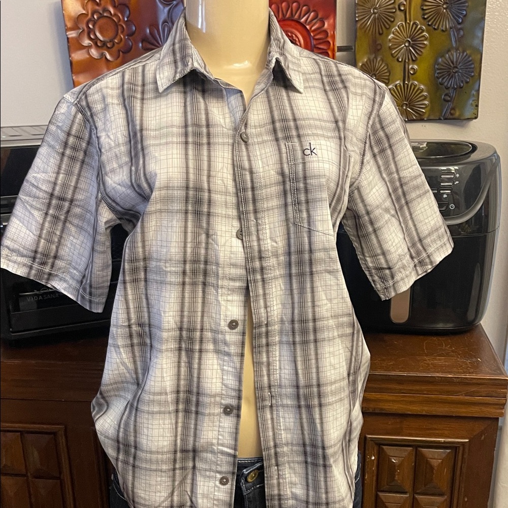 Calvin Klein Men's Gray and White Plaid Short Sleeve Button-Down Shirt
